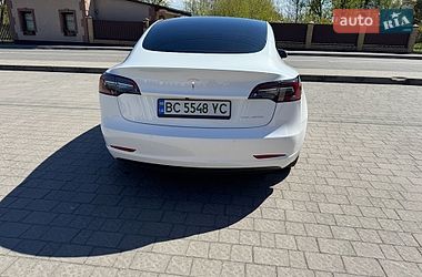 Седан Tesla Model 3 2022 в Буске