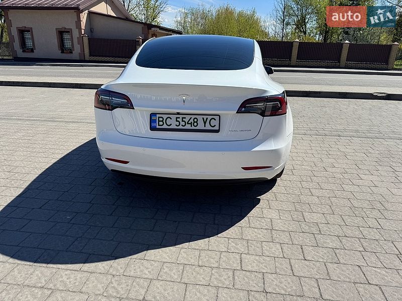 Седан Tesla Model 3 2022 в Буске
