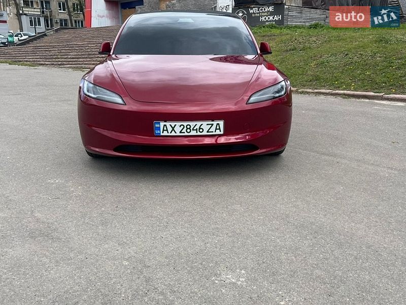 Tesla Model 3 2024
