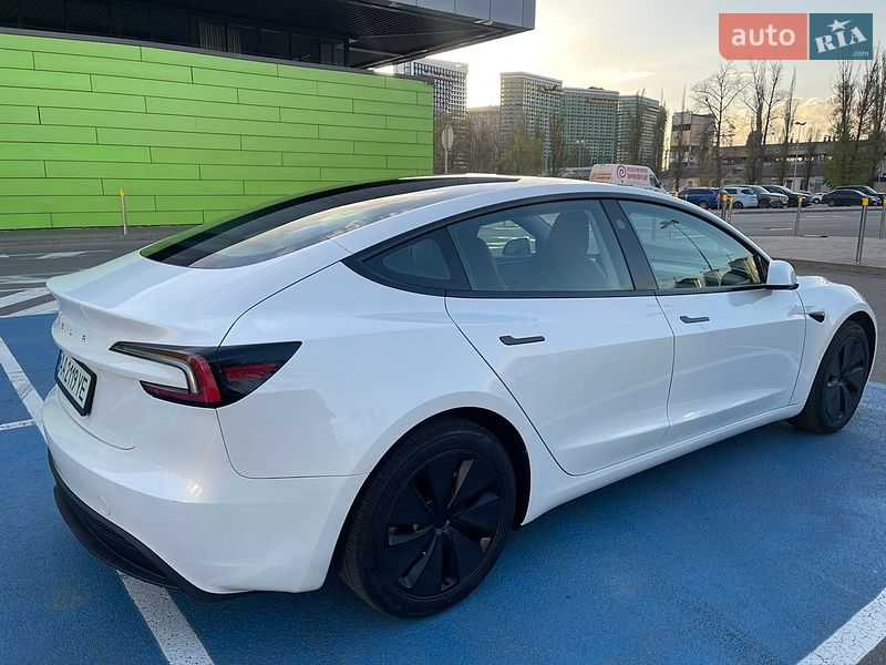 Седан Tesla Model 3 2024 в Киеве