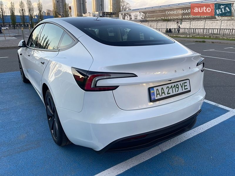Седан Tesla Model 3 2024 в Киеве