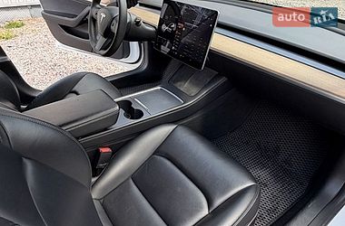 Седан Tesla Model 3 2021 в Чернигове