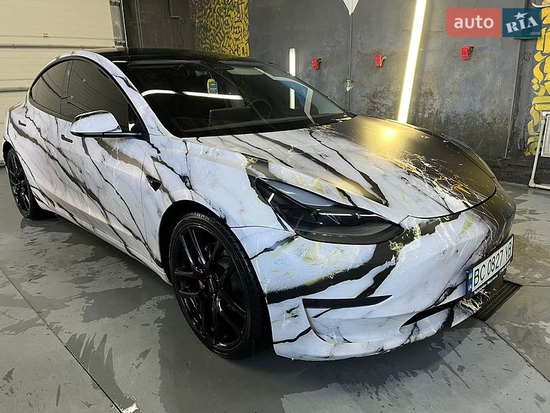 Седан Tesla Model 3 2022 в Львове