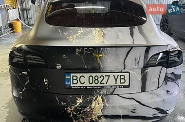 Седан Tesla Model 3 2022 в Львове