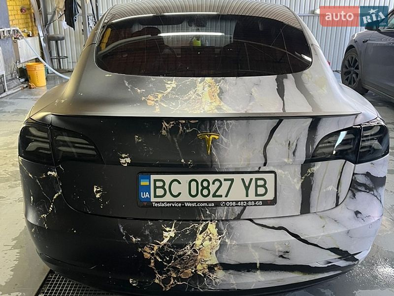 Седан Tesla Model 3 2022 в Львове