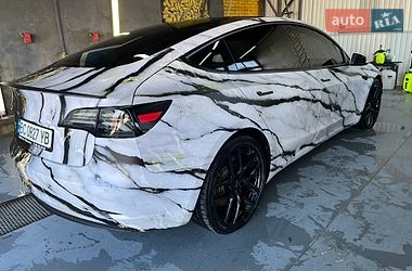 Седан Tesla Model 3 2022 в Львове
