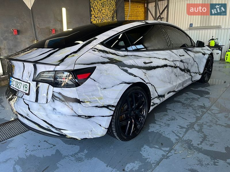 Седан Tesla Model 3 2022 в Львове