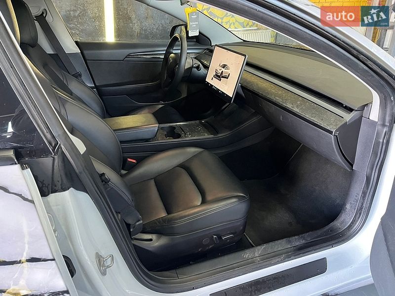 Седан Tesla Model 3 2022 в Львове