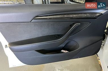 Седан Tesla Model 3 2022 в Львове