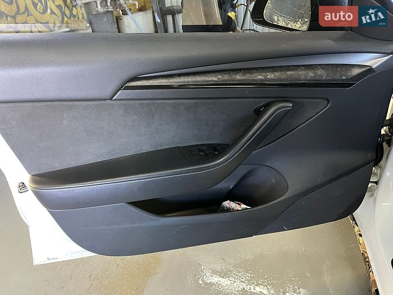 Седан Tesla Model 3 2022 в Львове