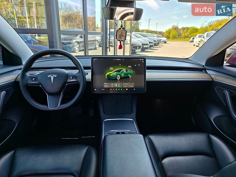 Седан Tesla Model 3 2022 в Львове