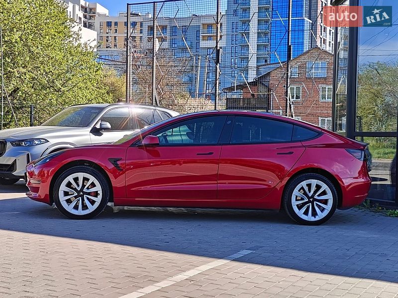 Седан Tesla Model 3 2022 в Львове