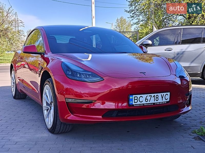 Седан Tesla Model 3 2022 в Львове