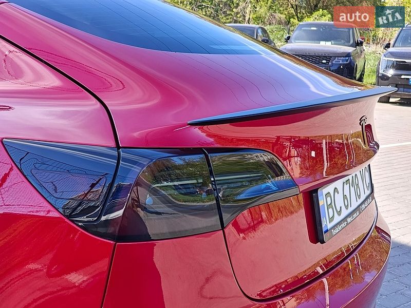 Седан Tesla Model 3 2022 в Львове