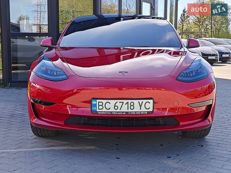Седан Tesla Model 3 2022 в Львове