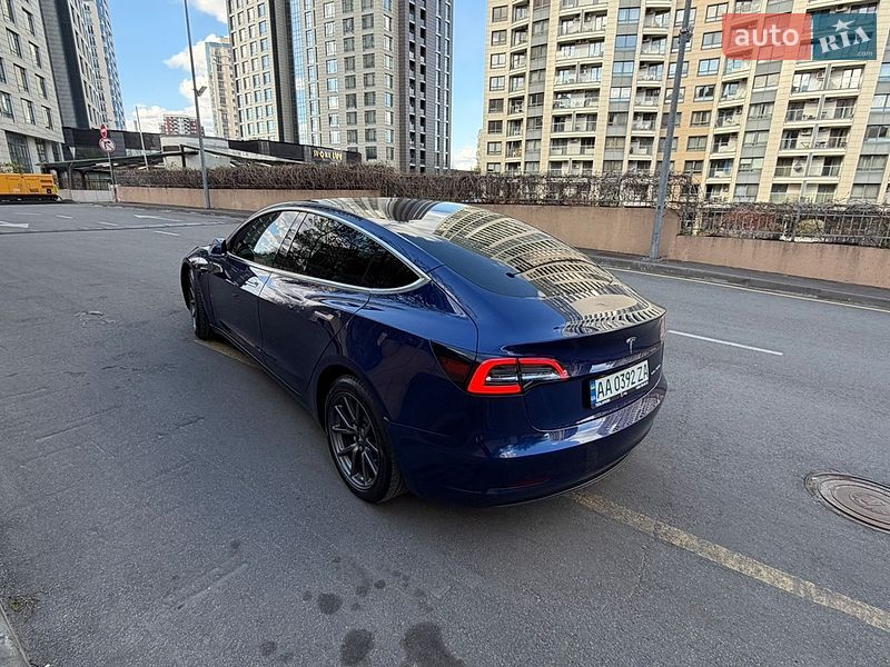 Седан Tesla Model 3 2019 в Киеве