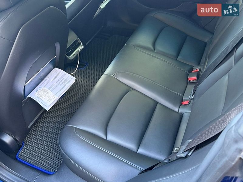 Седан Tesla Model 3 2019 в Киеве