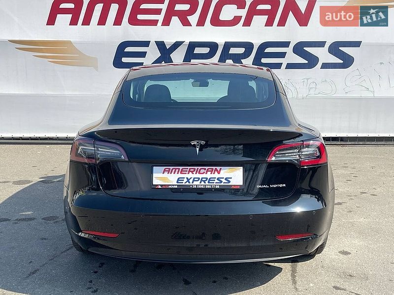 Седан Tesla Model 3 2021 в Киеве