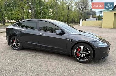 Седан Tesla Model 3 2024 в Дніпрі