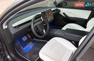 Седан Tesla Model 3 2024 в Дніпрі