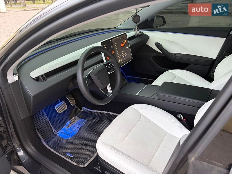 Седан Tesla Model 3 2024 в Дніпрі