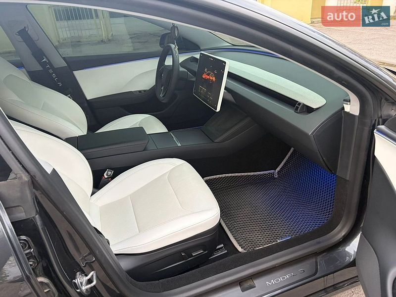 Седан Tesla Model 3 2024 в Дніпрі