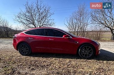 Седан Tesla Model 3 2018 в Кременці
