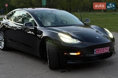 Седан Tesla Model 3 2019 в Львові