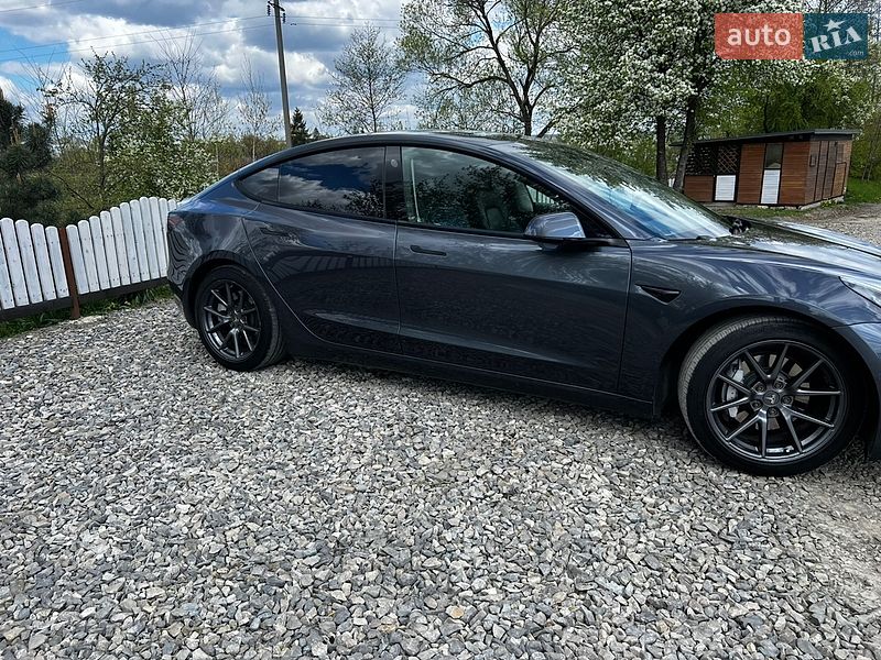 Седан Tesla Model 3 2021 в Ивано-Франковске