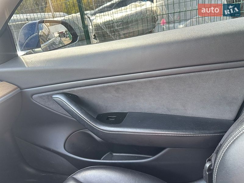 Седан Tesla Model 3 2020 в Киеве