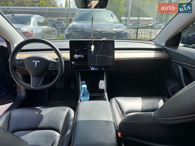 Седан Tesla Model 3 2020 в Киеве