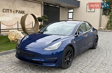 Седан Tesla Model 3 2018 в Львове