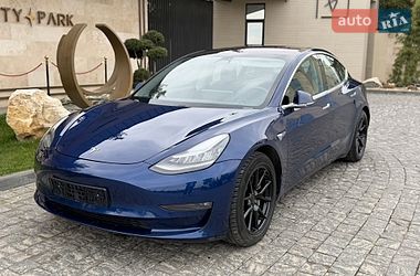 Седан Tesla Model 3 2018 в Львове