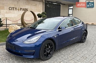 Седан Tesla Model 3 2018 в Львове