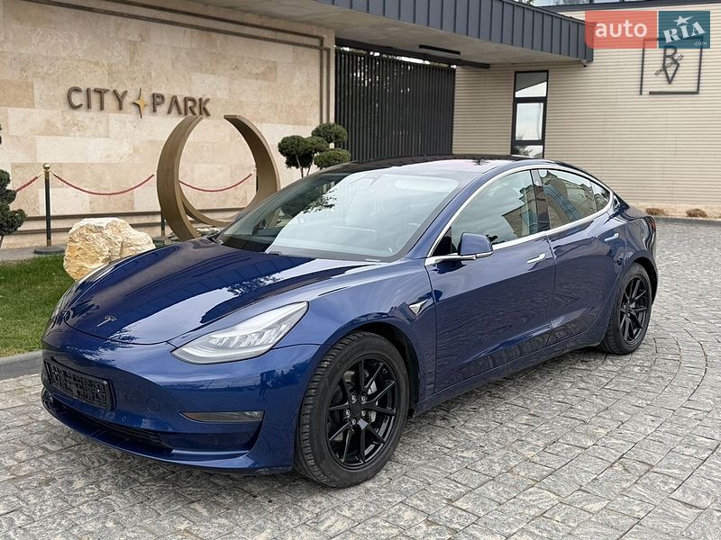 Седан Tesla Model 3 2018 в Львове