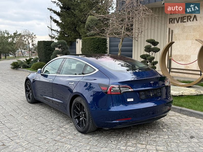 Седан Tesla Model 3 2018 в Львове
