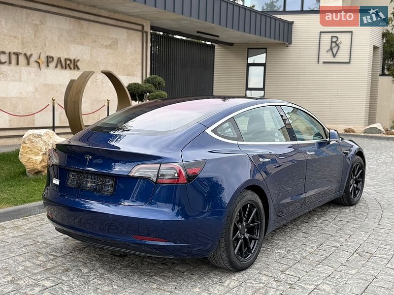Седан Tesla Model 3 2018 в Львове