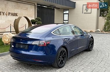 Седан Tesla Model 3 2018 в Львове