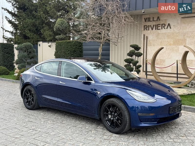 Седан Tesla Model 3 2018 в Львове