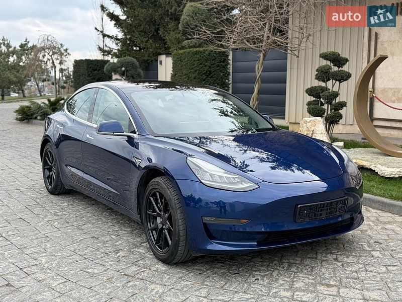 Седан Tesla Model 3 2018 в Львове