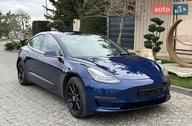 Седан Tesla Model 3 2018 в Львове