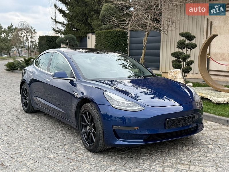 Седан Tesla Model 3 2018 в Львове