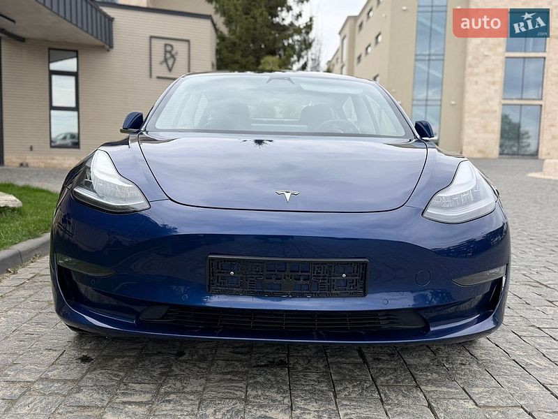 Седан Tesla Model 3 2018 в Львове