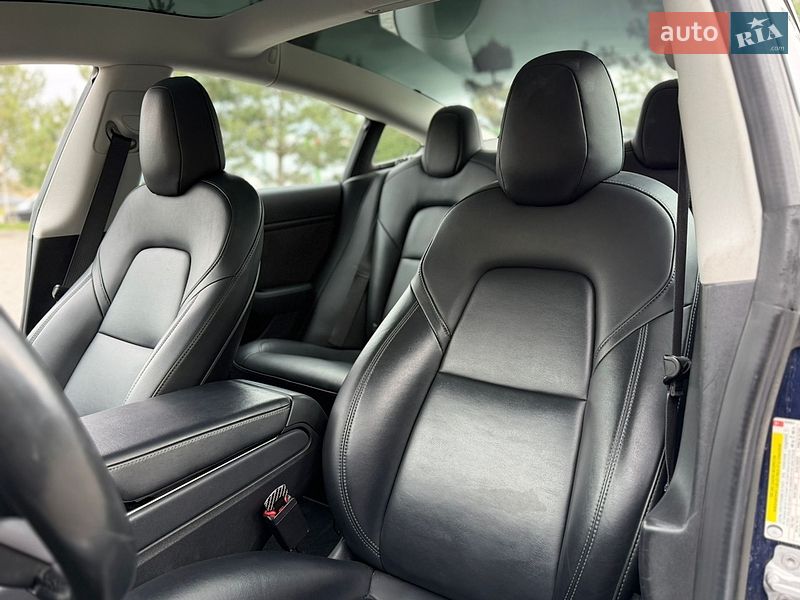 Седан Tesla Model 3 2018 в Львове