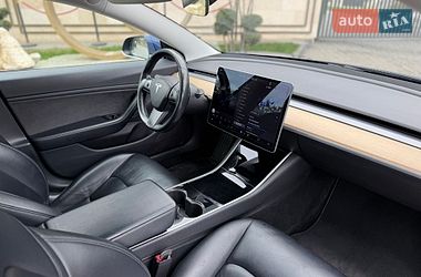 Седан Tesla Model 3 2018 в Львове