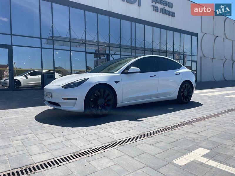 Седан Tesla Model 3 2023 в Луцке