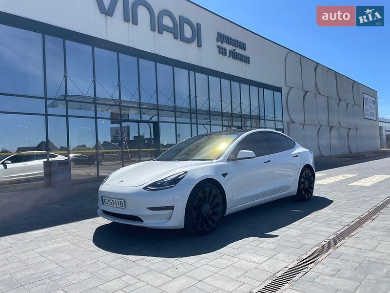 Седан Tesla Model 3 2023 в Луцке