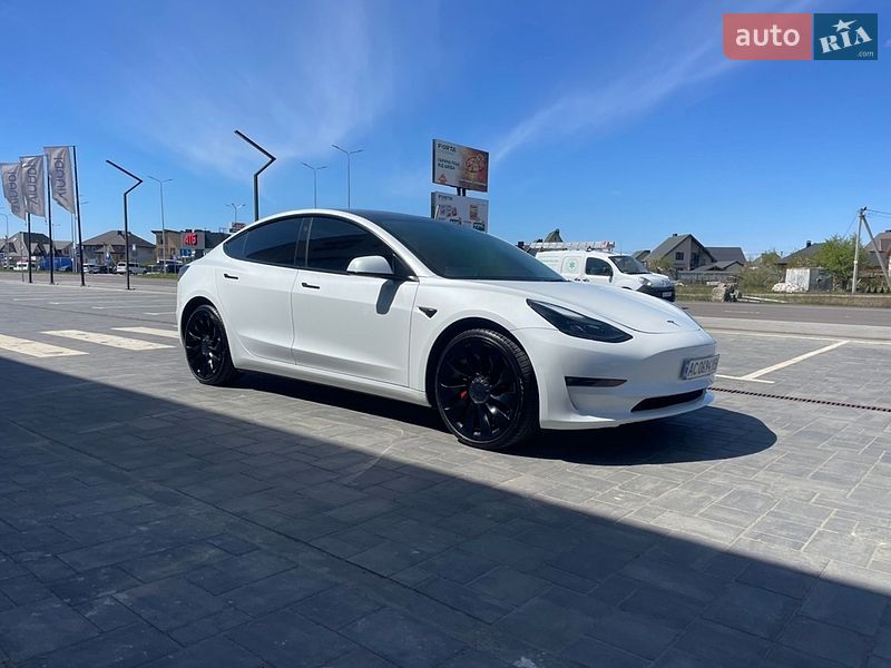 Седан Tesla Model 3 2023 в Луцке