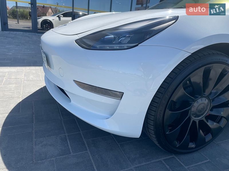 Седан Tesla Model 3 2023 в Луцке