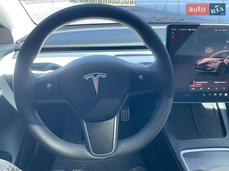 Седан Tesla Model 3 2023 в Луцке